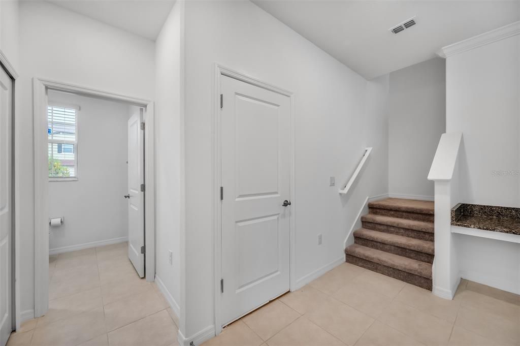 合同活跃: $1,995 (3 贝兹, 2 浴室, 1787 平方英尺)