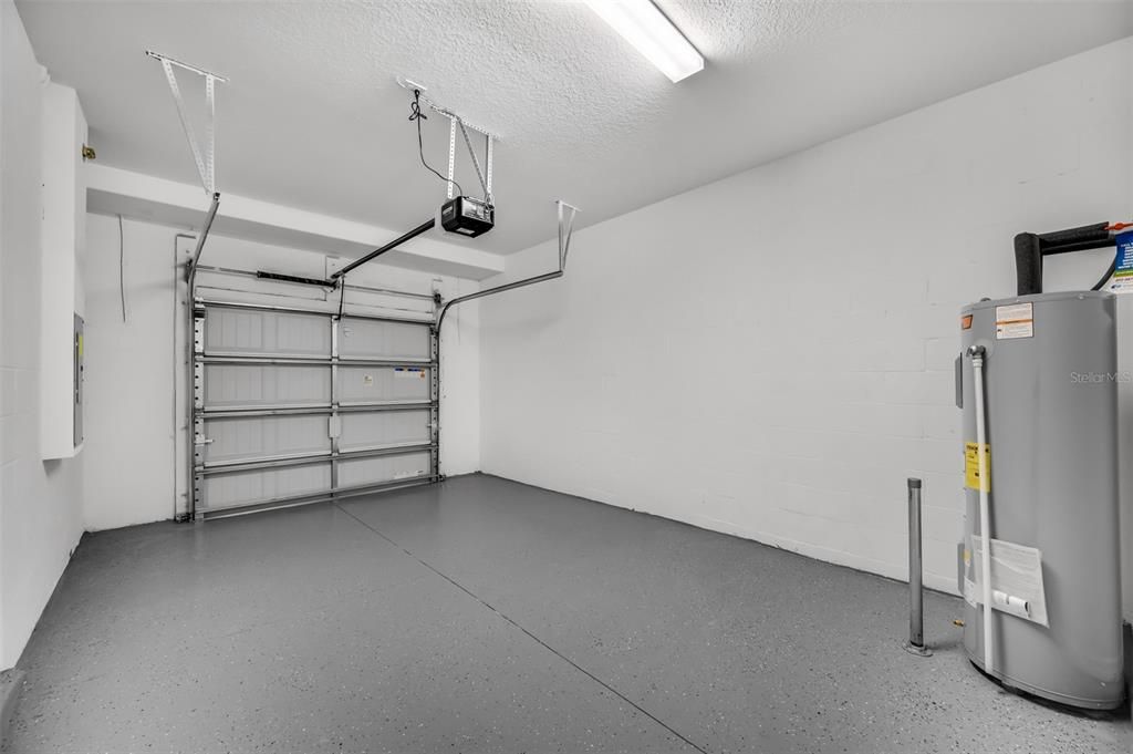 合同活跃: $1,995 (3 贝兹, 2 浴室, 1787 平方英尺)