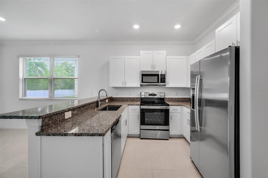 合同活跃: $1,995 (3 贝兹, 2 浴室, 1787 平方英尺)