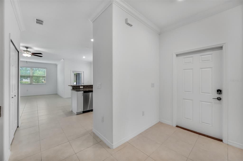 合同活跃: $1,995 (3 贝兹, 2 浴室, 1787 平方英尺)