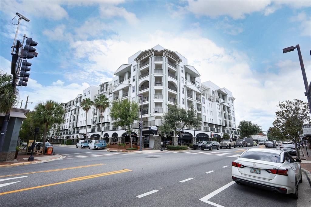 For Sale: $884,999 (3 beds, 2 baths, 2399 Square Feet)