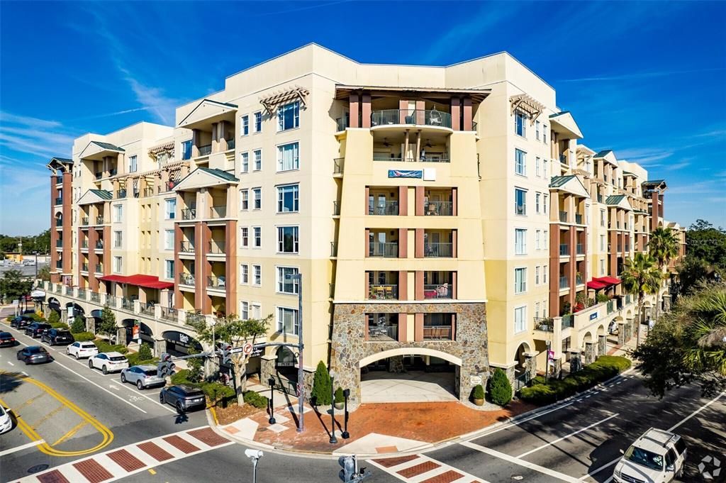 For Sale: $884,999 (3 beds, 2 baths, 2399 Square Feet)