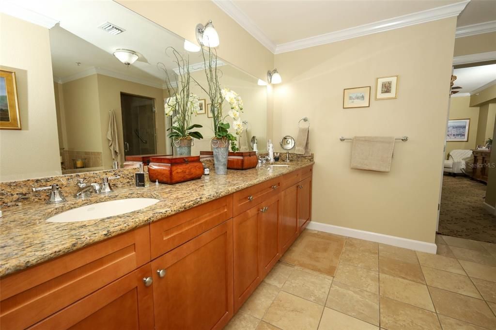 For Sale: $884,999 (3 beds, 2 baths, 2399 Square Feet)