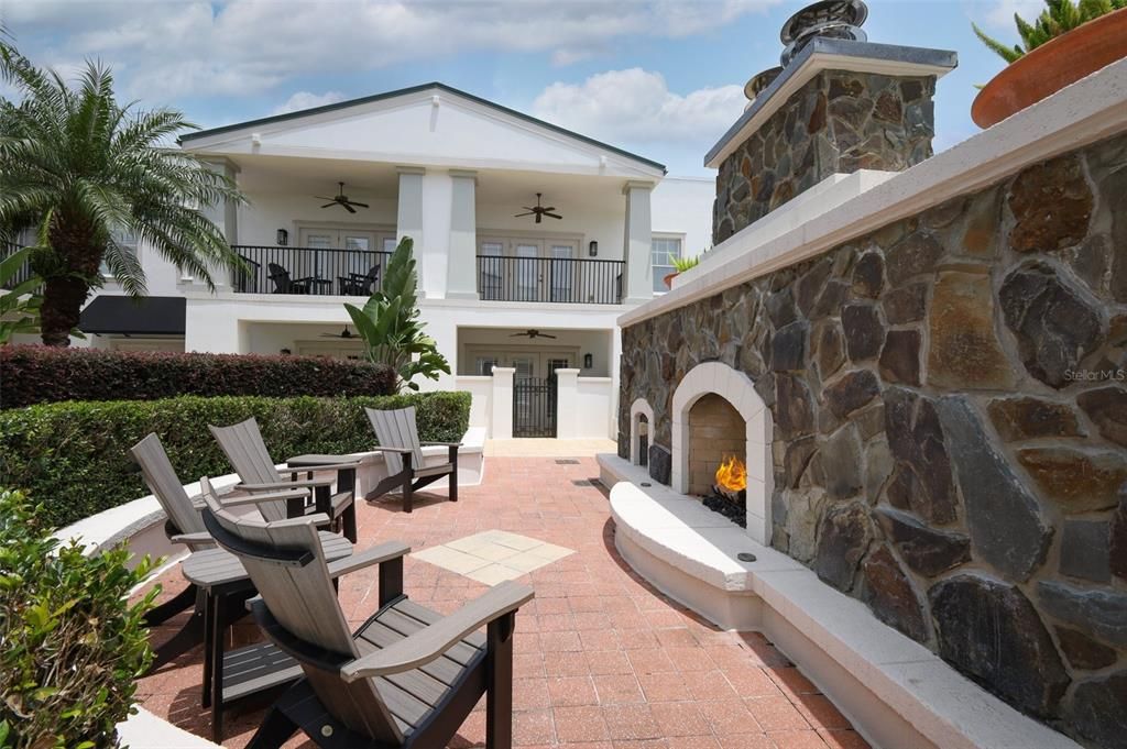 For Sale: $884,999 (3 beds, 2 baths, 2399 Square Feet)