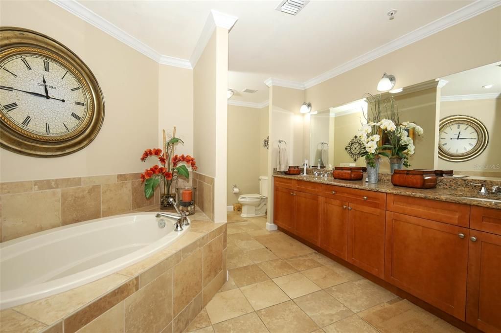 For Sale: $884,999 (3 beds, 2 baths, 2399 Square Feet)