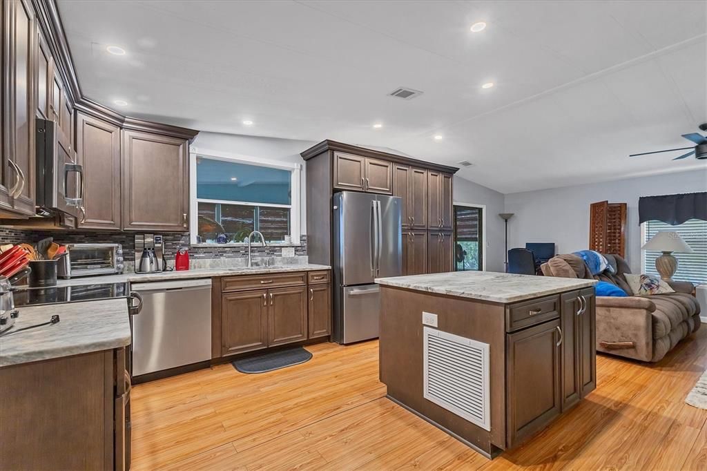 Activo con contrato: $220,000 (2 camas, 2 baños, 1446 Pies cuadrados)