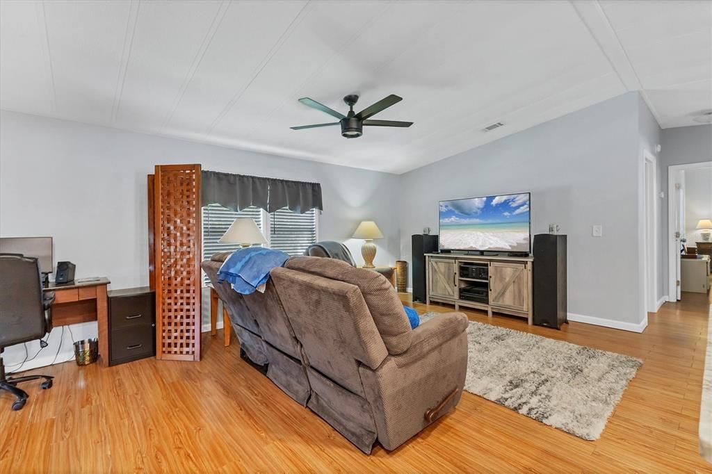 Activo con contrato: $220,000 (2 camas, 2 baños, 1446 Pies cuadrados)