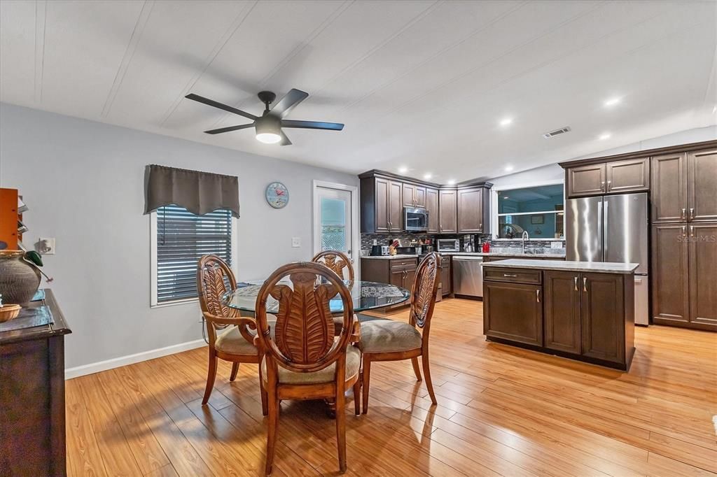 Activo con contrato: $220,000 (2 camas, 2 baños, 1446 Pies cuadrados)