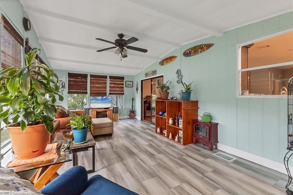 Activo con contrato: $220,000 (2 camas, 2 baños, 1446 Pies cuadrados)