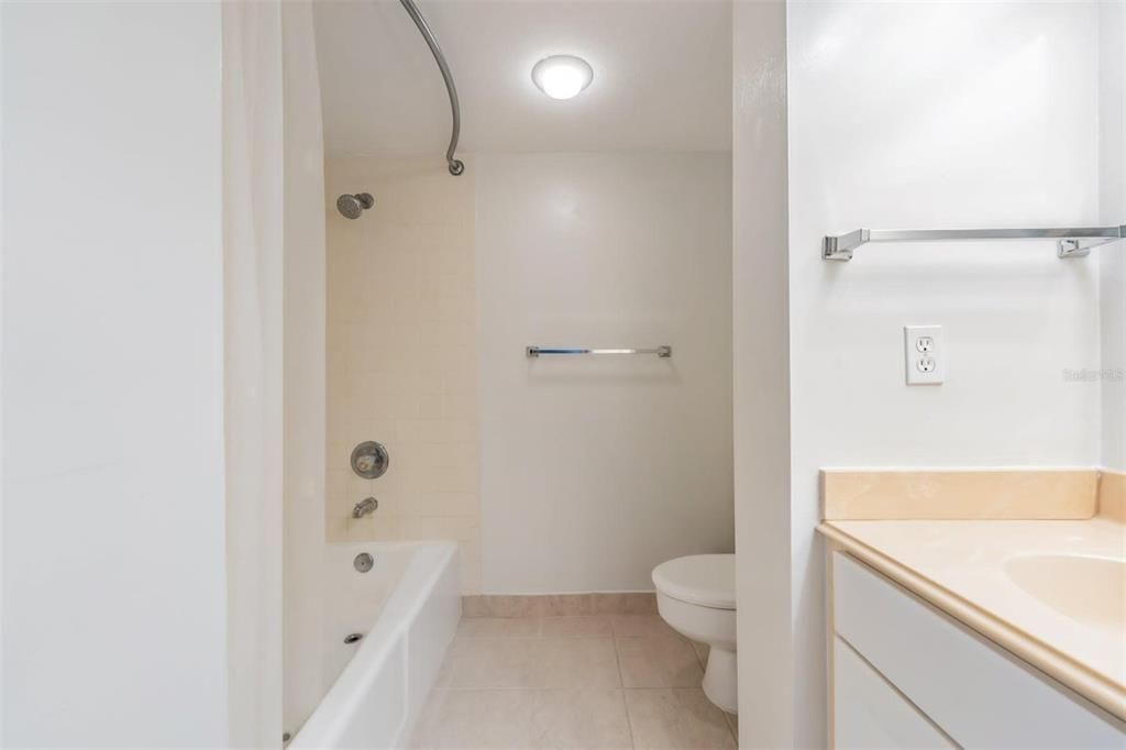 Active With Contract: $95,000 (0 beds, 1 baths, 565 Square Feet)