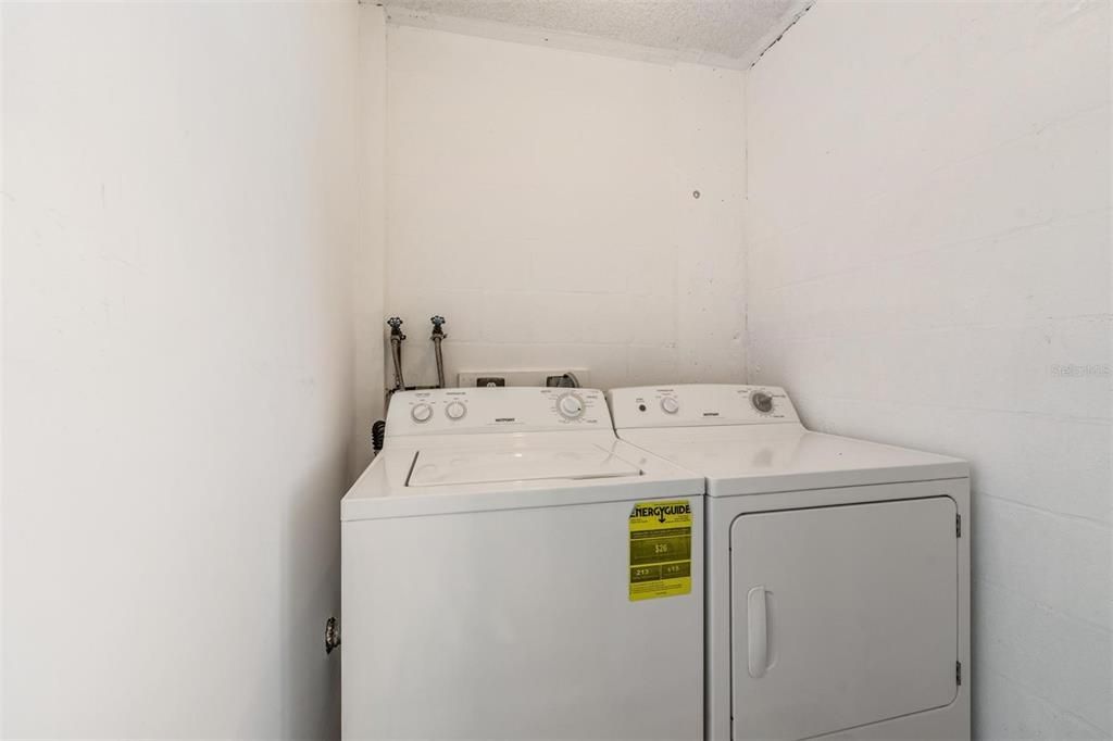 Active With Contract: $95,000 (0 beds, 1 baths, 565 Square Feet)