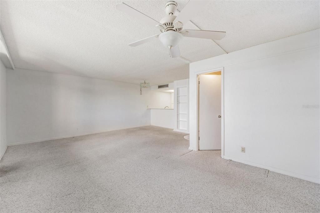 Active With Contract: $95,000 (0 beds, 1 baths, 565 Square Feet)