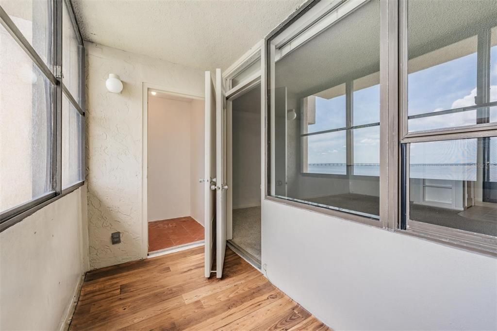 Active With Contract: $95,000 (0 beds, 1 baths, 565 Square Feet)