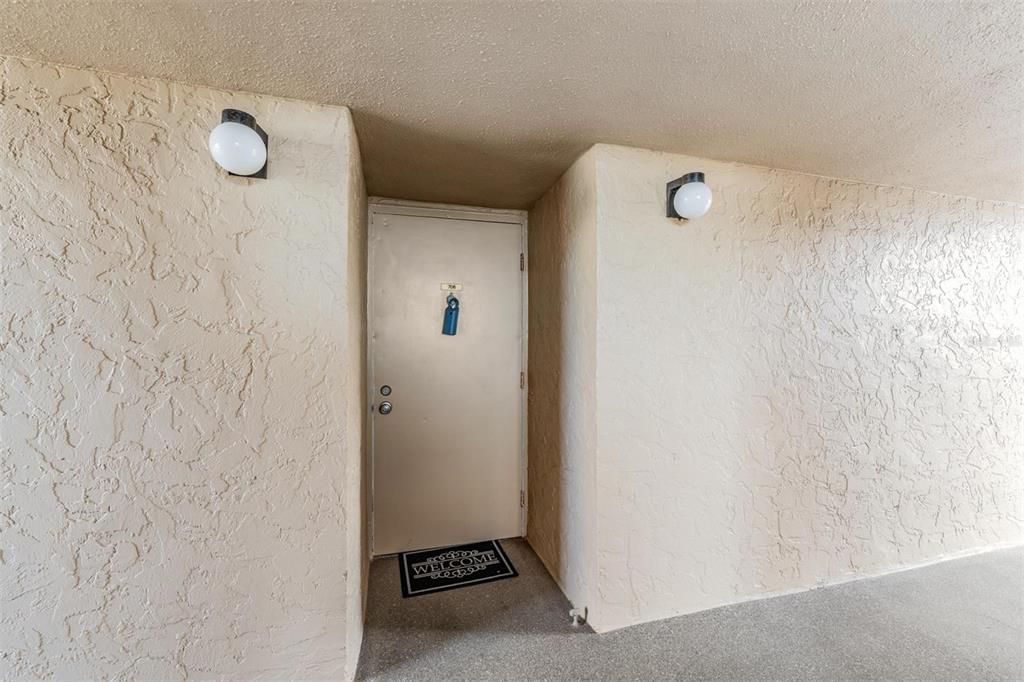 Active With Contract: $95,000 (0 beds, 1 baths, 565 Square Feet)