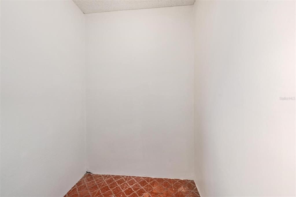 Active With Contract: $95,000 (0 beds, 1 baths, 565 Square Feet)