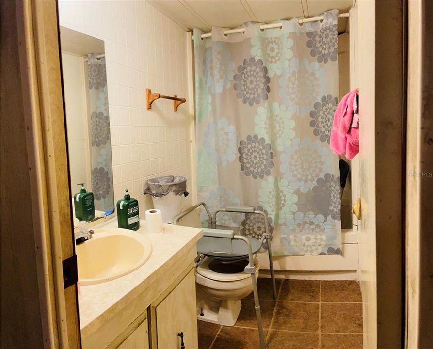 For Sale: $65,000 (2 beds, 1 baths, 757 Square Feet)