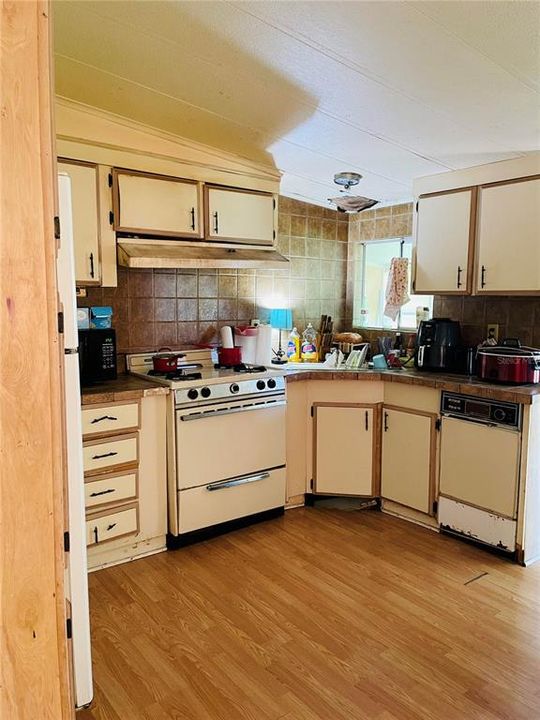 For Sale: $65,000 (2 beds, 1 baths, 757 Square Feet)