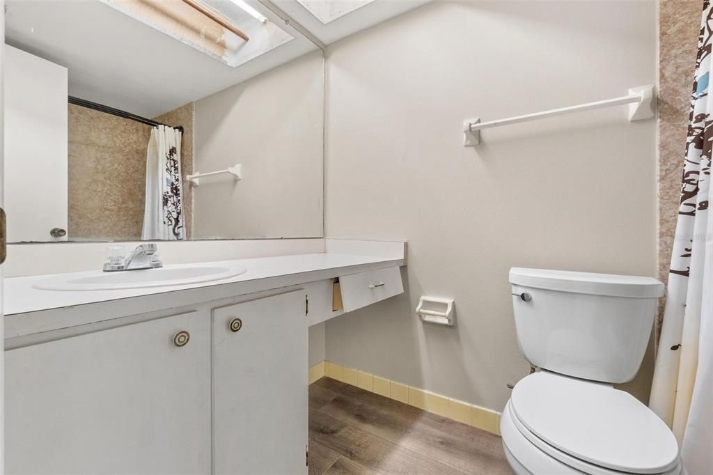 Под контрактом: $129,000 (2 спален, 2 ванн, 1035 Квадратных фут)