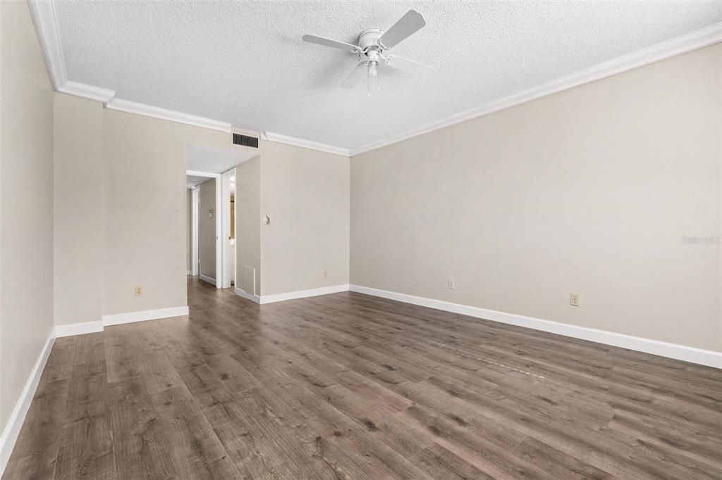 Под контрактом: $129,000 (2 спален, 2 ванн, 1035 Квадратных фут)