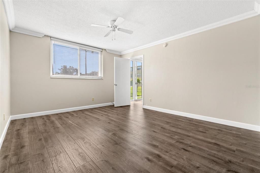 Под контрактом: $129,000 (2 спален, 2 ванн, 1035 Квадратных фут)