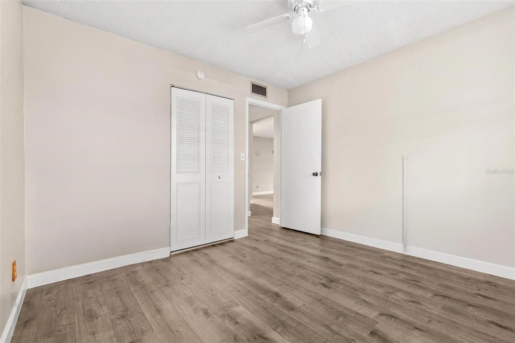 Под контрактом: $129,000 (2 спален, 2 ванн, 1035 Квадратных фут)