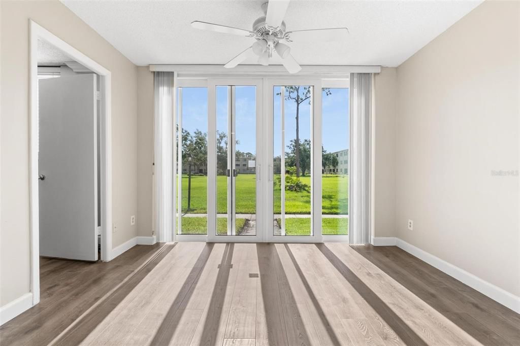 Под контрактом: $129,000 (2 спален, 2 ванн, 1035 Квадратных фут)