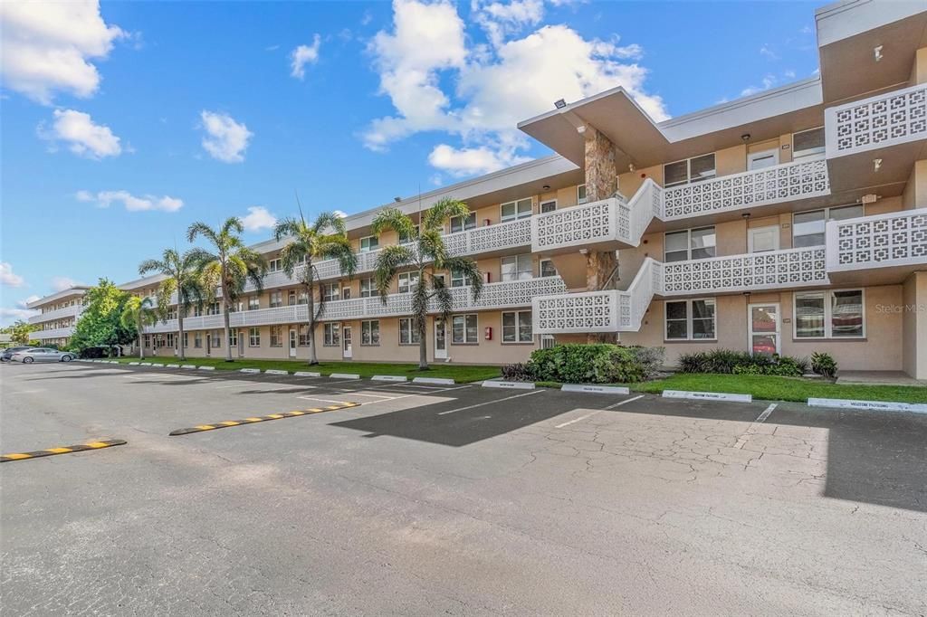 Под контрактом: $129,000 (2 спален, 2 ванн, 1035 Квадратных фут)