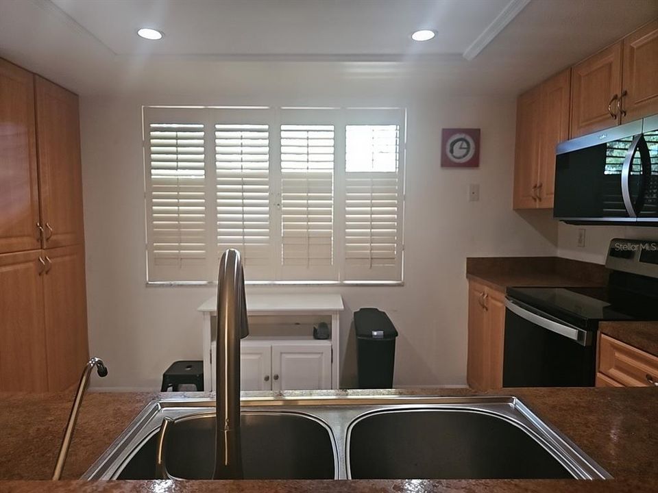For Sale: $209,500 (2 beds, 2 baths, 1250 Square Feet)