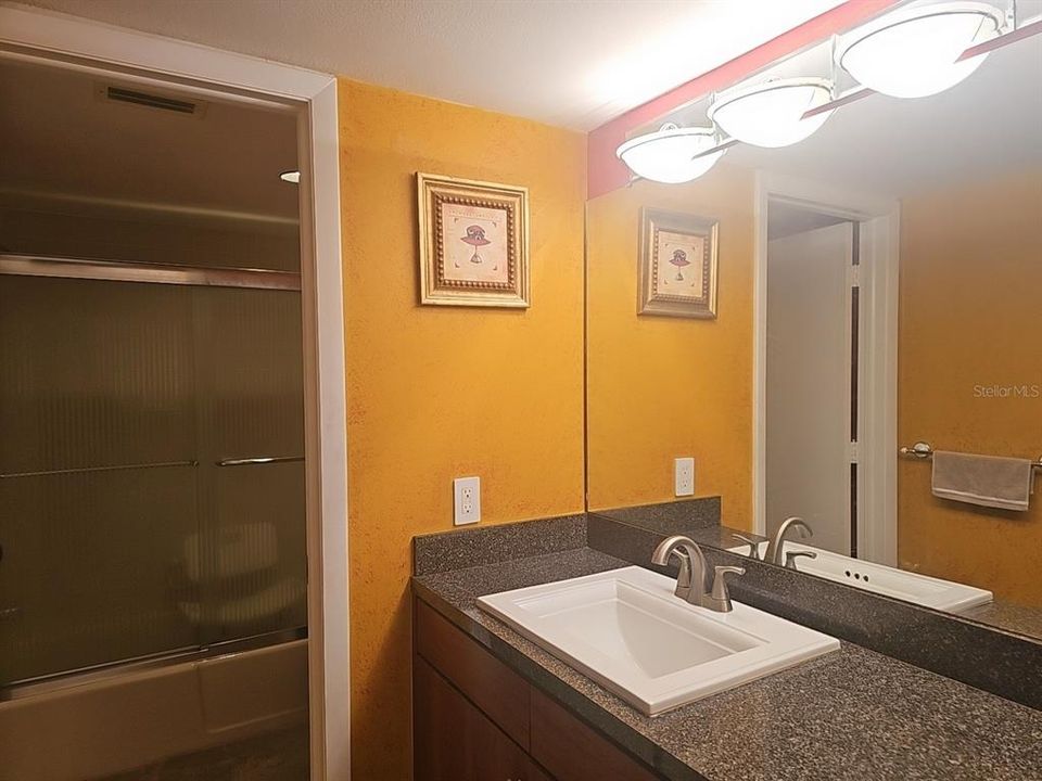 For Sale: $209,500 (2 beds, 2 baths, 1250 Square Feet)