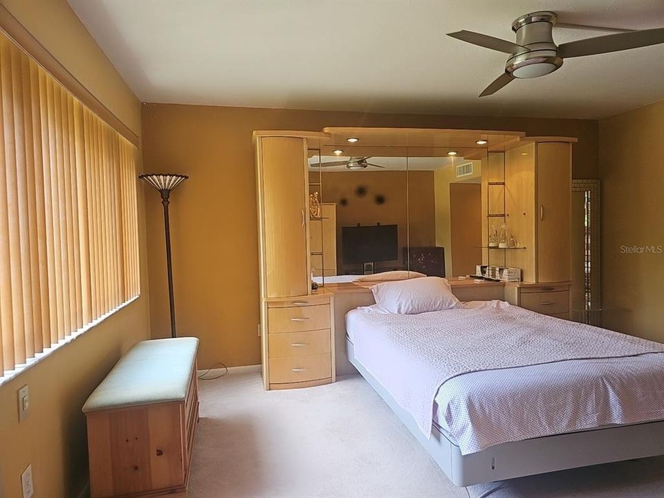 For Sale: $209,500 (2 beds, 2 baths, 1250 Square Feet)