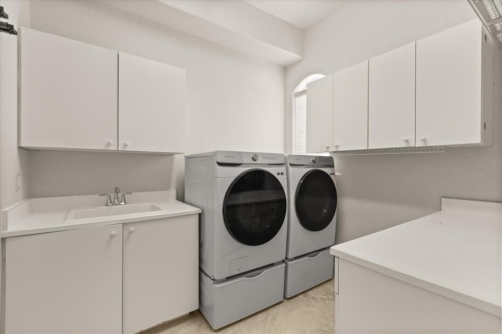 待售: $1,800,000 (5 贝兹, 6 浴室, 5151 平方英尺)