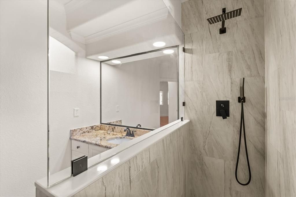 待售: $1,800,000 (5 贝兹, 6 浴室, 5151 平方英尺)