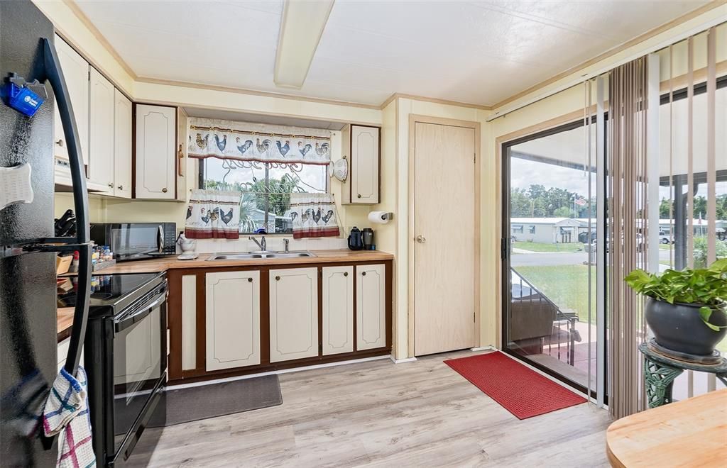 На продажу: $104,600 (2 спален, 2 ванн, 962 Квадратных фут)