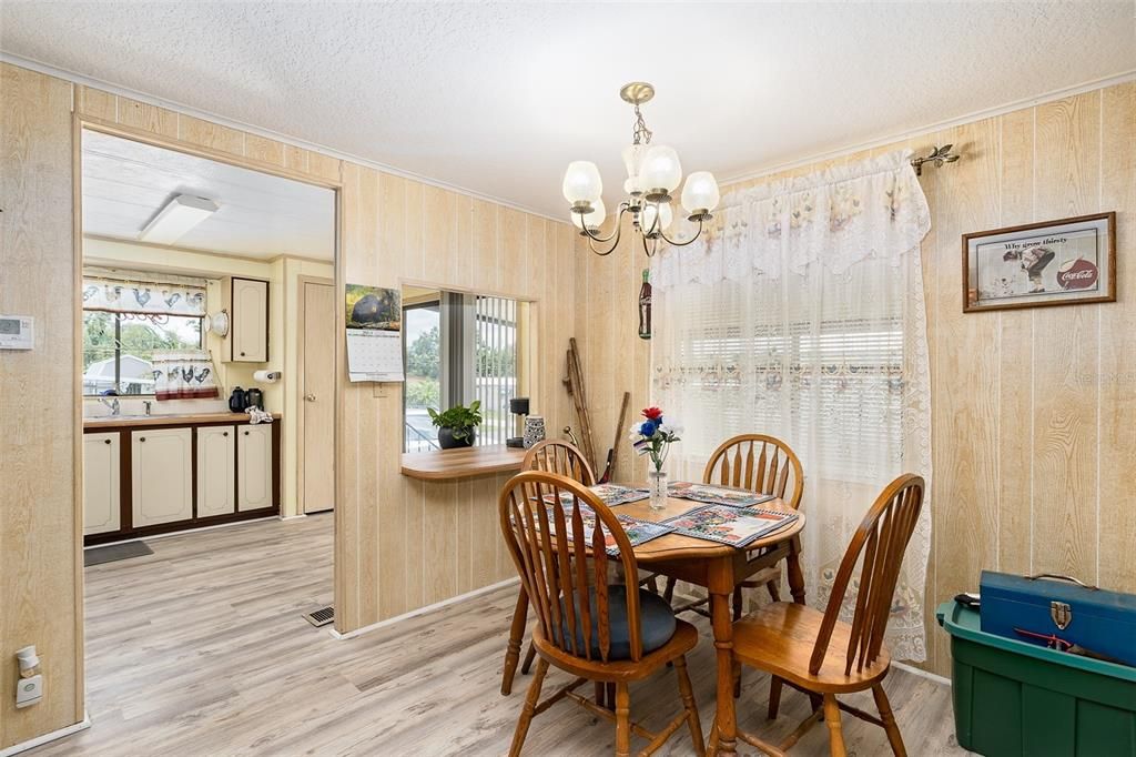 На продажу: $104,600 (2 спален, 2 ванн, 962 Квадратных фут)