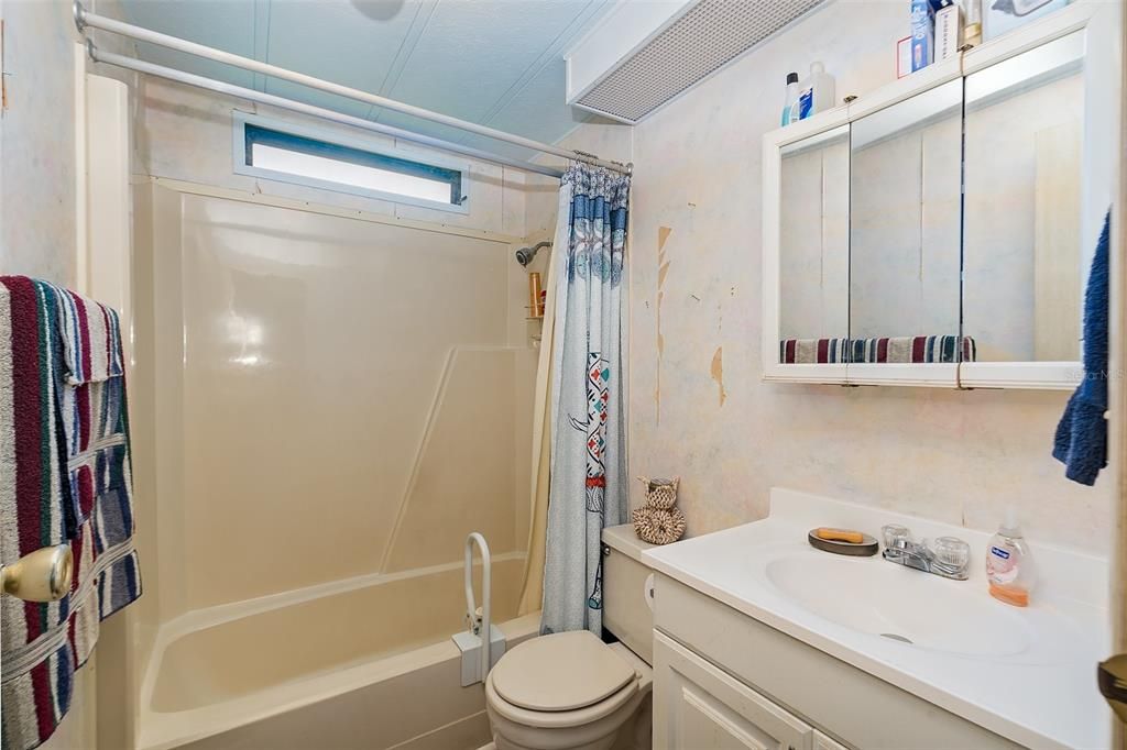 На продажу: $104,600 (2 спален, 2 ванн, 962 Квадратных фут)