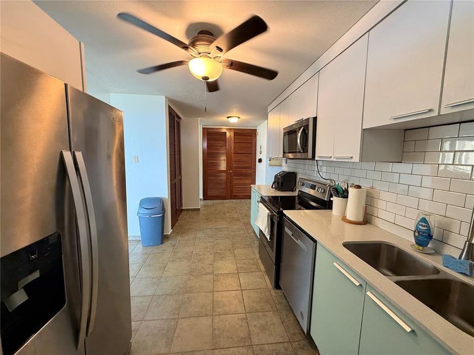 На продажу: $565,000 (2 спален, 2 ванн, 1400 Квадратных фут)