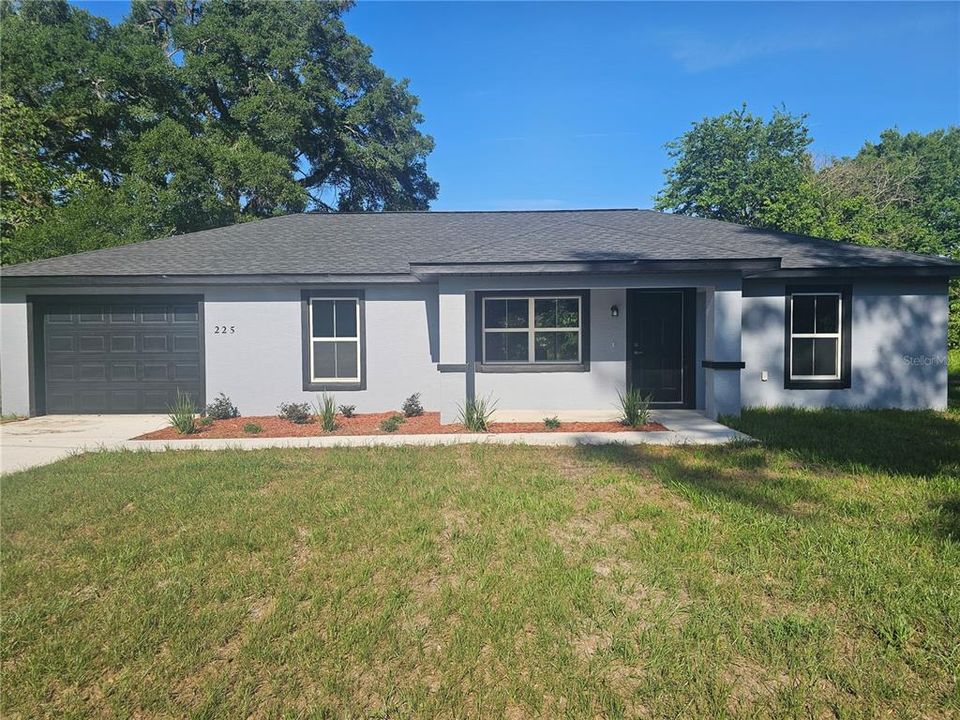 Recently Sold: $230,000 (3 beds, 2 baths, 1187 Square Feet)