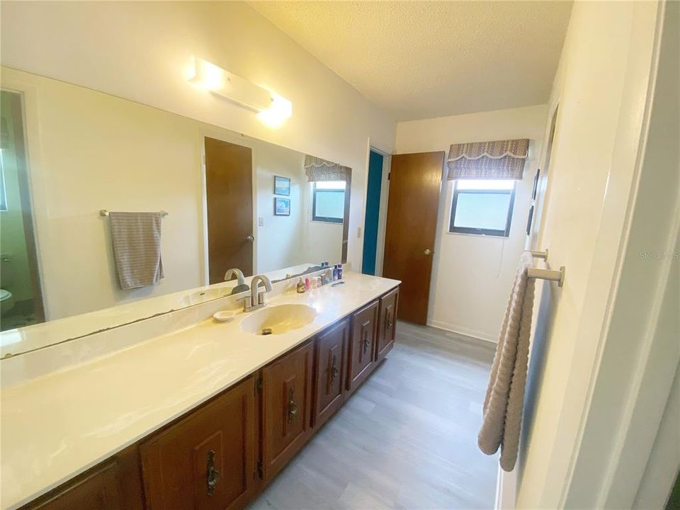 На продажу: $259,900 (3 спален, 2 ванн, 1925 Квадратных фут)