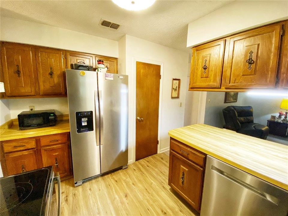 На продажу: $259,900 (3 спален, 2 ванн, 1925 Квадратных фут)