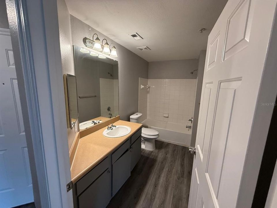 For Sale: $207,000 (2 beds, 2 baths, 1031 Square Feet)