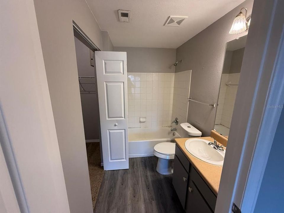 For Sale: $207,000 (2 beds, 2 baths, 1031 Square Feet)