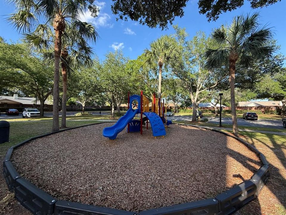 For Sale: $207,000 (2 beds, 2 baths, 1031 Square Feet)