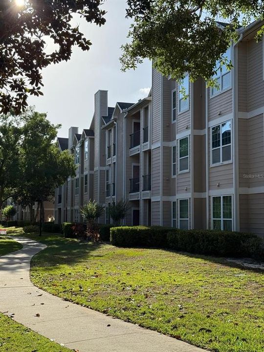 For Sale: $207,000 (2 beds, 2 baths, 1031 Square Feet)