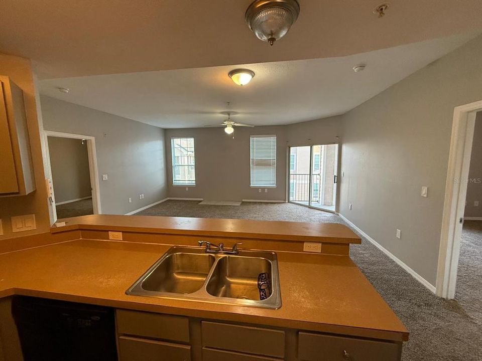 For Sale: $207,000 (2 beds, 2 baths, 1031 Square Feet)