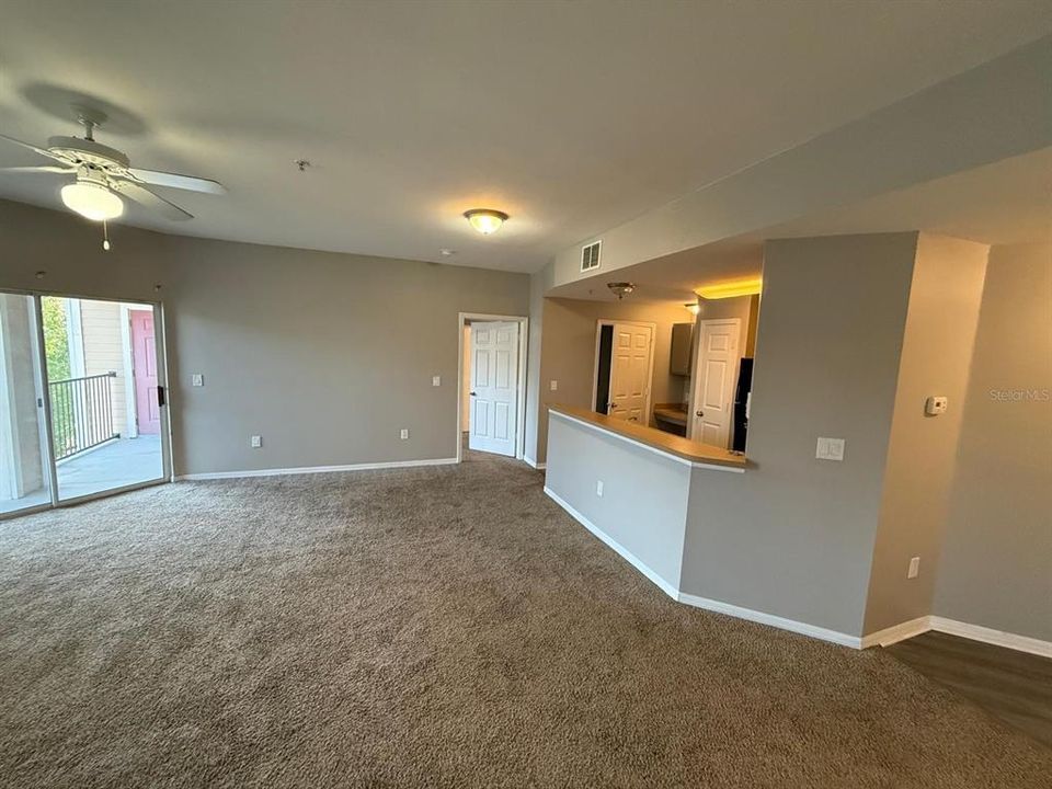 For Sale: $207,000 (2 beds, 2 baths, 1031 Square Feet)