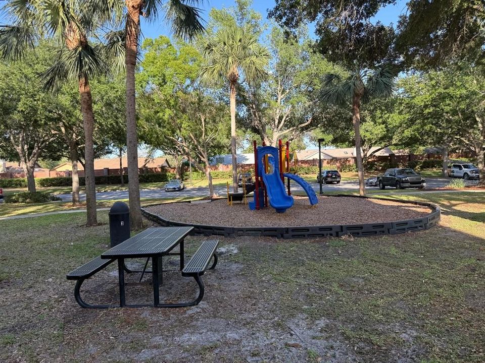 For Sale: $207,000 (2 beds, 2 baths, 1031 Square Feet)