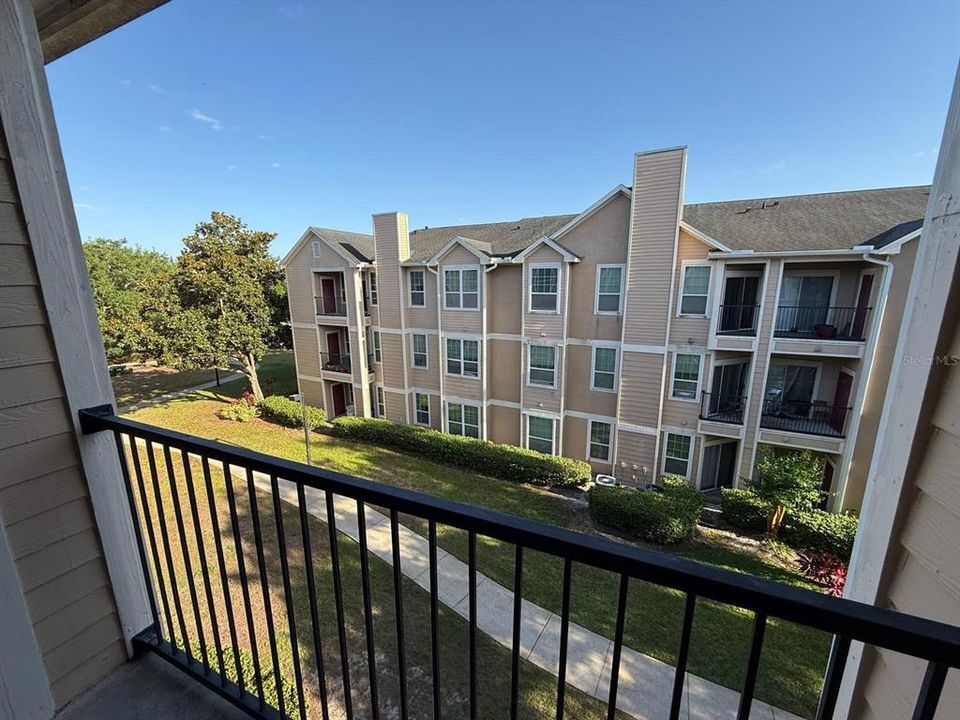 For Sale: $207,000 (2 beds, 2 baths, 1031 Square Feet)