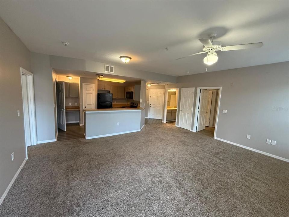 For Sale: $207,000 (2 beds, 2 baths, 1031 Square Feet)
