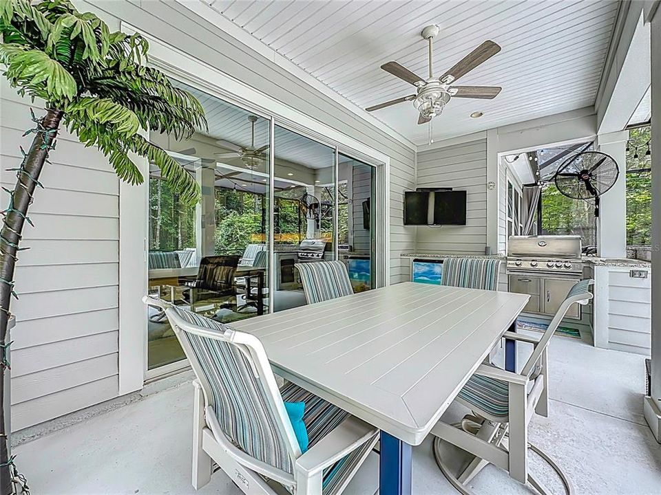 En Venta: $725,000 (3 camas, 2 baños, 2069 Pies cuadrados)