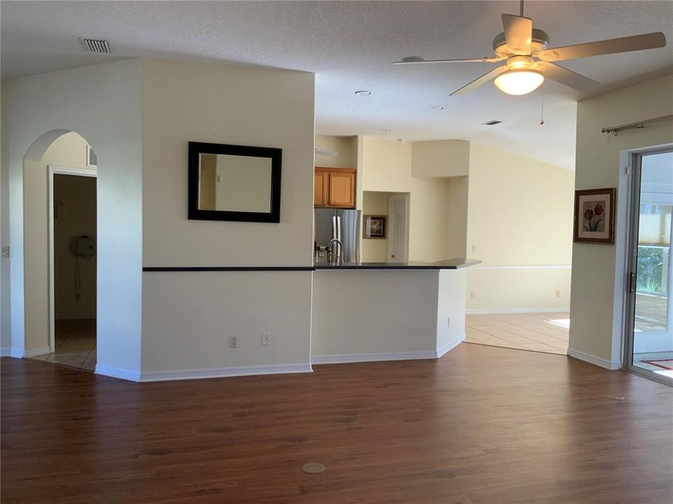 待售: $389,000 (3 贝兹, 2 浴室, 2101 平方英尺)